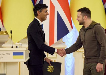 سوناك يبلغ زيلينسكي بأنه يركز على توفير المعدات العسكرية لأوكرانيا