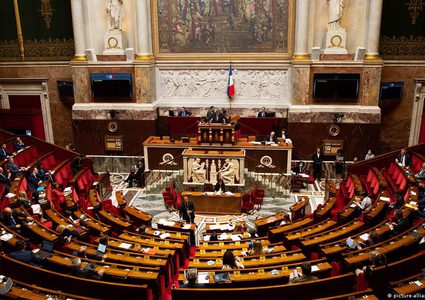 معركة “التقاعد” تنطلق اليوم في البرلمان الفرنسي