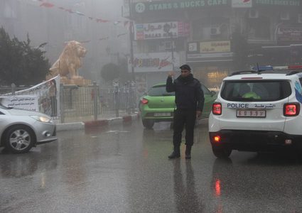 الشرطة تهيب بالمواطنين أخذ أقصى درجات الحيطة والحذر خلال المنخفض الجوي