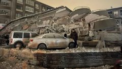 آثار الزلزال المدمر الذي ضرب سوريا وتركيا الذي راح ضحيته أكثر من 500 شخص