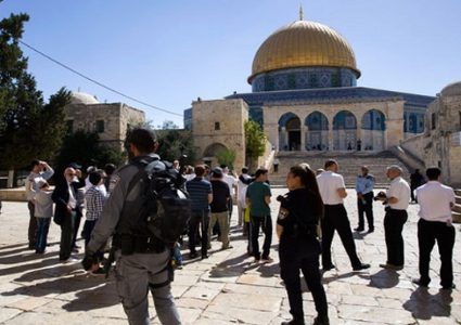 عشرات المستوطنين يقتحمون "الأقصى"
