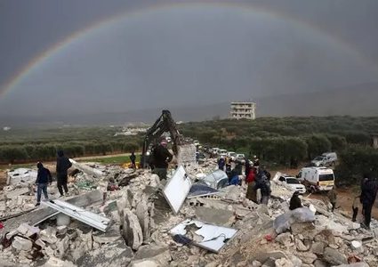 وزارة الصحة السورية تعلن عن 812 حالة وفاة و1449 إصابة جراء الزلزال المدمر