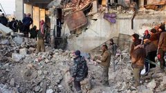 ارتفاع حصيلة ضحايا الزلزال في سوريا وتركيا إلى 11200