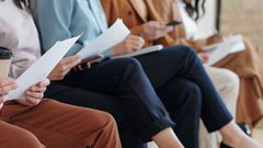 4 ألوان يجب تجنبها عند الذهاب لمقابلة عمل.. اللون الأحمر يوحى بالعناد