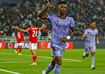 الريال يهزم الأهلي ويواجه الهلال في النهائي