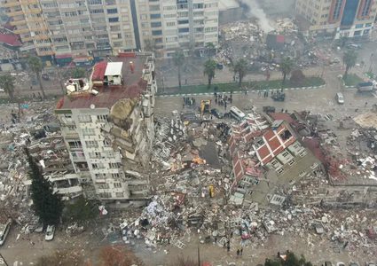 تسونامي يهدد 14 دولة في البحر المتوسط بعد زلزال تركيا