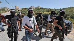 الشاباك يزعم اعتقال أشخاص زودوا نشطاء الجهاد في جنين بالأسلحة