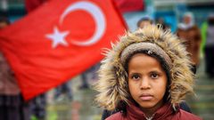 أطفال مدارس غزة يتضامنون مع ضحايا الزلزال في سوريا وتركيا