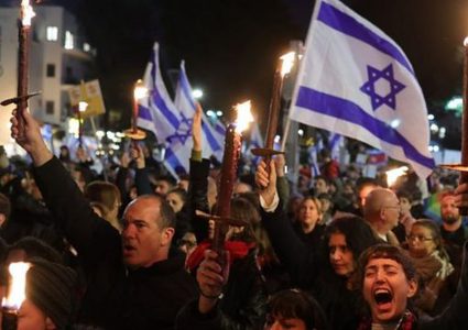 القدس : مظاهرة مناهضة لنتنياهو والشرطة الإسرائيلية تعتقل شخصين