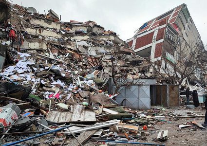 توقيف 12 مقاولا في تركيا جراء انهيار مبان بسبب الزلزال