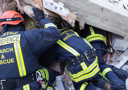 فريق فلسطين ينتشل 6 جثث من تحت أنقاض الزلزال بتركيا وسوريا