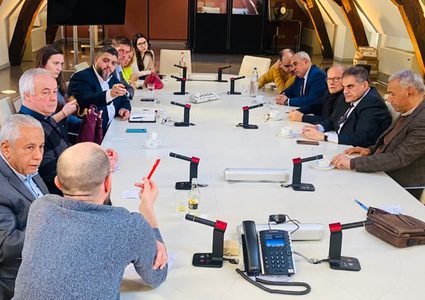 أبو بكر يطلع نوابا في برلمان بروكسل على معاناة الأسرى