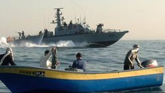 زوارق الاحتلال تهاجم مراكب الصيادين شمال قطاع غزة