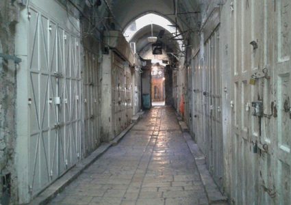 الاحتلال يجبر أصحاب المحال التجارية على إغلاقها شمال أريحا