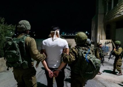 قوات الاحتلال تعتقل شابا وتمدد اعتقال طفل من القدس