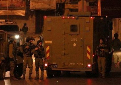 قوات الاحتلال تغلق طرقا فرعية في حوارة جنوب نابلس