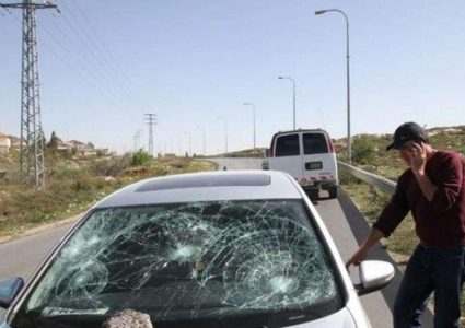 جنين: مستوطنون يهاجمون مركبات المواطنين بالحجارة