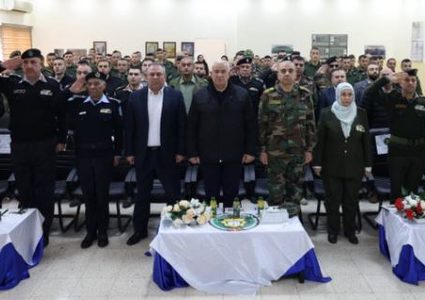 وزير الداخلية يخرج الفوج السادس لأكاديمية الضباط الفلسطينية