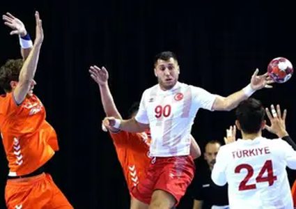 وفاة قائد منتخب تركيا تحت أنقاض الزلزال المدمر
