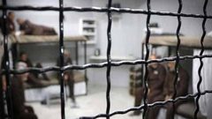 إدارة سجن نفحة تضع أقفالاً على أبواب حمامات الأسرى