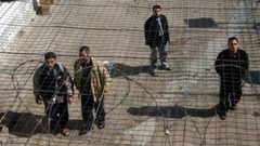 الأسرى يقررون الاعتصام غدا في ساحات السجون