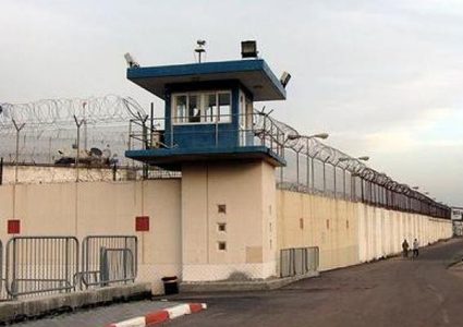 سلطات الاحتلال تحول أسيرا من برقين للاعتقال الإداري