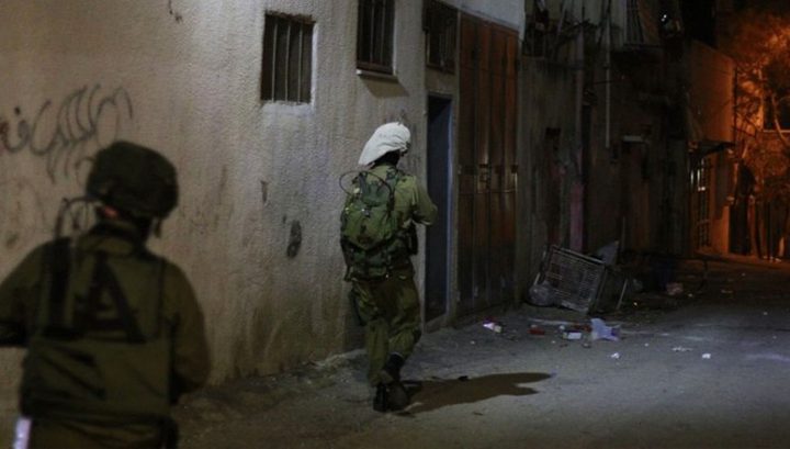 قوات الاحتلال تعتقل ثلاثة شبان من مخيم جنين ويقتحم صانور