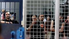 الأسرى في سجون الاحتلال يواصلون العصيان وخطواتهم التصعيدية