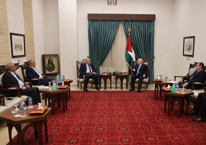 الرئيس عباس يستقبل وزير العمل نصري أبو جيش