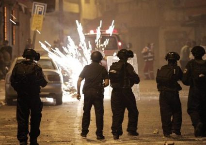 إصابات بالاختناق خلال مواجهات مع قوات الاحتلال في بيت أمر