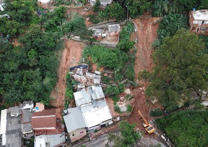 36 قتيلا ضحايا الفيضانات والانهيارات الأرضية بالبرازيل