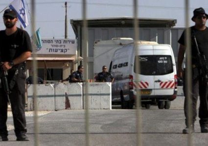 سلطات الاحتلال تفرج عن فتى مقدسي بشرط الحبس المنزلي