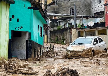 36 قتيلا على الأقل جراء فيضانات وانهيارات أرضية في البرازيل