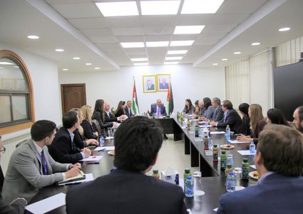 الشيخ يلتقي وفدا من مجموعة "أيباك"