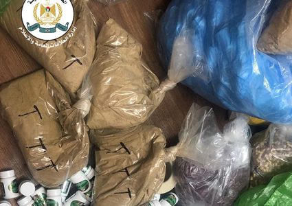 الضابطة الجمركية ضبط منتجات وأعشاب للتنحيف ممنوعة من التداول في طولكرم