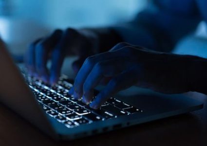 الشرطة تكشف عن جريمة ابتزاز إلكتروني في الخليل