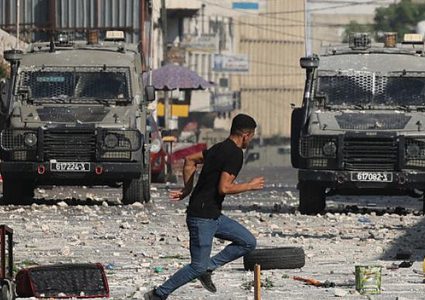 إصابة ثلاثة صحفيين خلال اقتحام الاحتلال مدينة نابلس