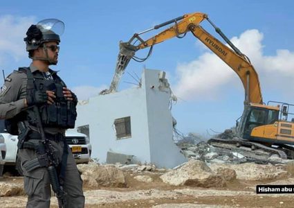 قوات الاحتلال تهدم منزلا في قرية الولجة