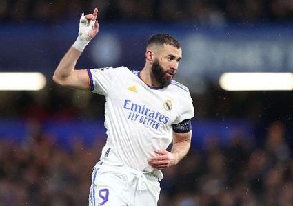 رئيس ليون يلمح لاستعادة بنزيما بـ"مزحة"