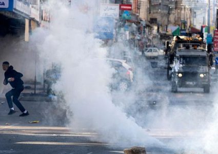 طوباس : اندلاع مواجهات بين المواطنين وقوات الاحتلال