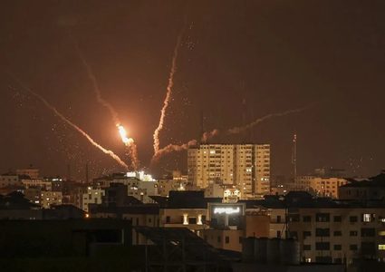 الإعلام العبري: التصعيد في قطاع غزة واضح ومن الصعب إيقافه