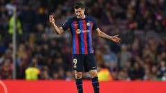 ليفاندوفسكي يوبخ زميله بعد الخسارة أمام يونايتد