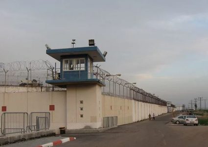 الأسرى يعتصمون اليوم في ساحات السجون