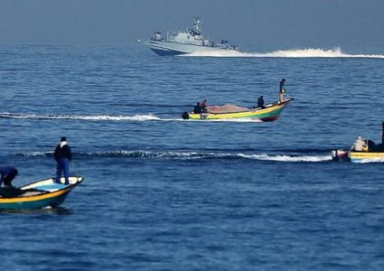 زوارق الاحتلال اطلق النار صوب مراكب الصيادين في القطاع