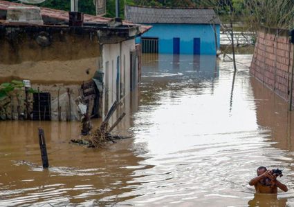 ارتفاع حصيلة الفيضانات في البرازيل إلى 54 قتيلا