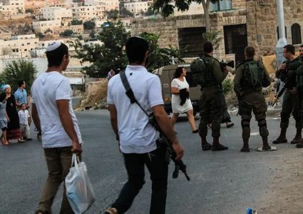 مستوطنون يهاجمون منازل المواطنين في بورين جنوب نابلس