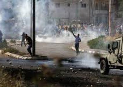 إصابات بالاختناق خلال مواجهات مع الاحتلال في بيت أمر