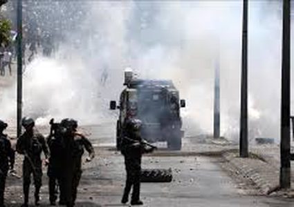 إصابات بالاختناق في مواجهات مع الاحتلال بمخيم العروب