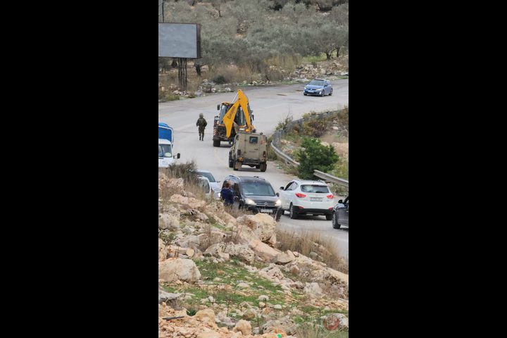 الاحتلال يصادر جرافة بقراوة بني حسان في سلفيت