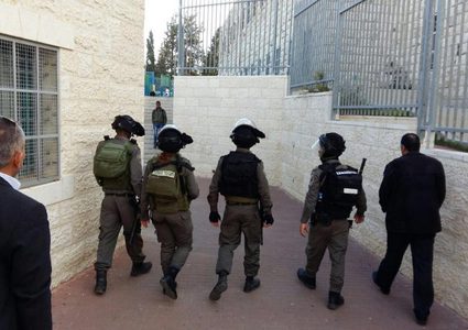 قوات الاحتلال تقتحم مدرسة بنات اللبن الثانوية جنوب نابلس